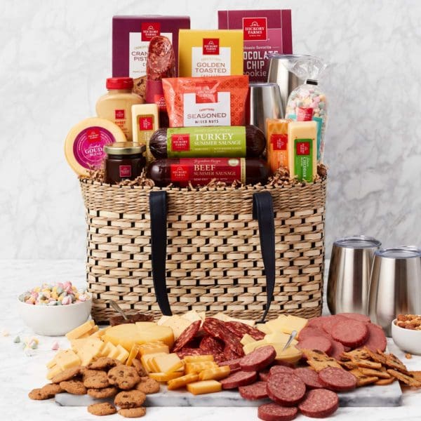 Deluxe Gourmet Picnic Gift Basket | Hickory Farms