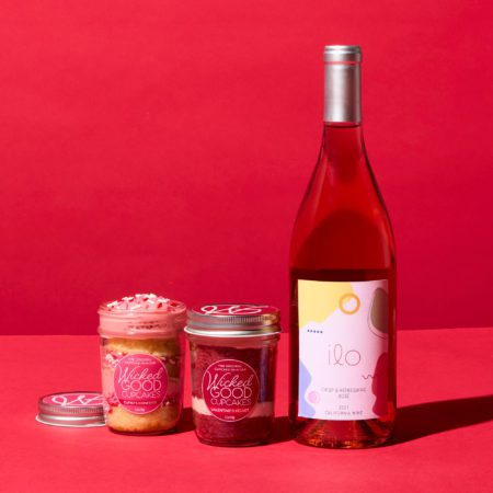 Valentine's Day Cupcake 2-Pack & Rosé Gift Set | Hickory Farms