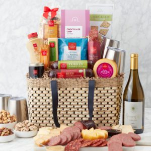 Deluxe Gourmet Picnic Gift Basket with Wine | Hickory Farms