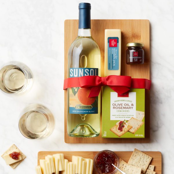 White Wine & Cheese Gift with Board | Hickory Farms